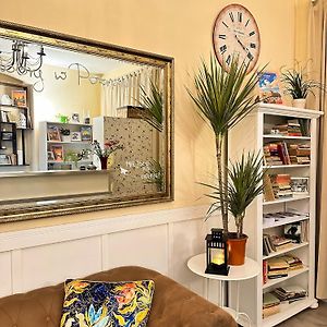 Explorer B&B Old Town Rooms & Apartment #Don'T Be A Tourist, Be An Explorer!